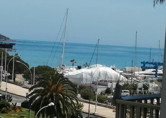 Appartement Joli Bord De Mer, Clim, Balcon, Parking Privé