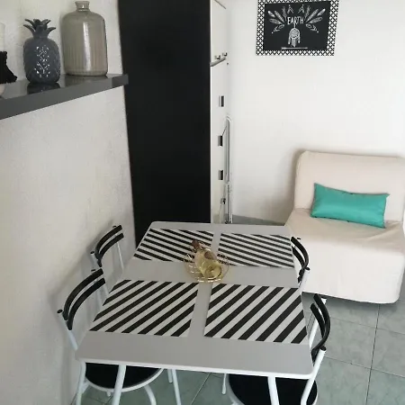 Joli Bord De Mer, Clim, Balcon, Parking Privé * Menton